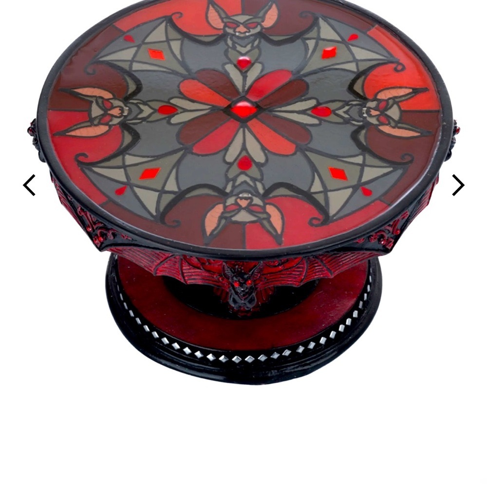 Katherine’s Collection 2023 Eternal Devotion Cake Stand $300